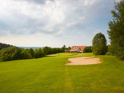 Platzhalter: Blick auf Clubhaus